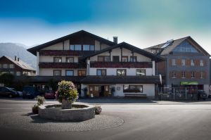 Fink Manfred Hotel Löwen Hof 30 Lingenau_2-Bearbeitet.jpg