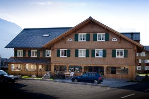 Willi Martin und Julia_Schoppernau_Mitteldorf 133_Pasolli_06.jpg